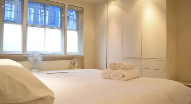 Large 2 Bedroom Flat in Ladbroke Grove With Garden