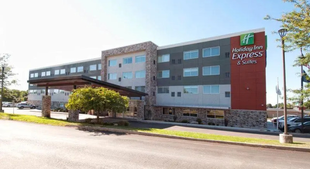 Четырёхместный номер Standard Holiday Inn Express & Suites Johnstown by IHG