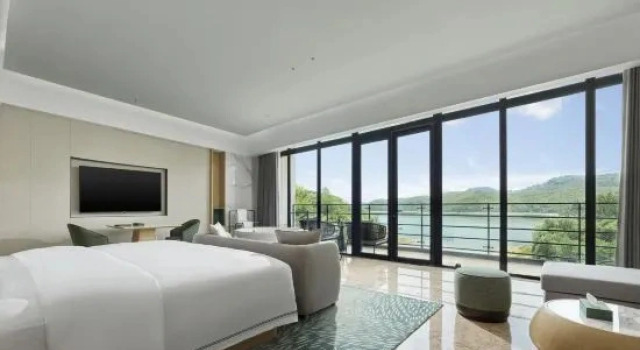 Люкс Deluxe с видом на озеро Liyang Hentique Resort & Spa Villa