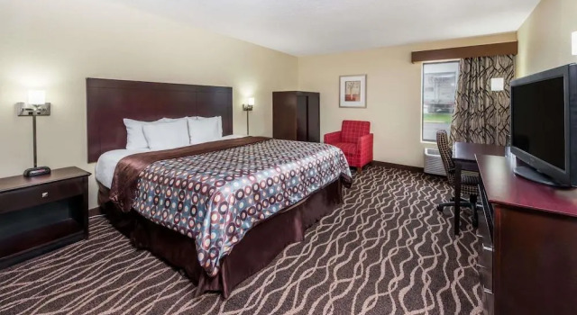 Days Inn & Suites by Wyndham Casey, Book Hotel Casey Illinois