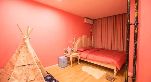 Crosme Theme Hotel