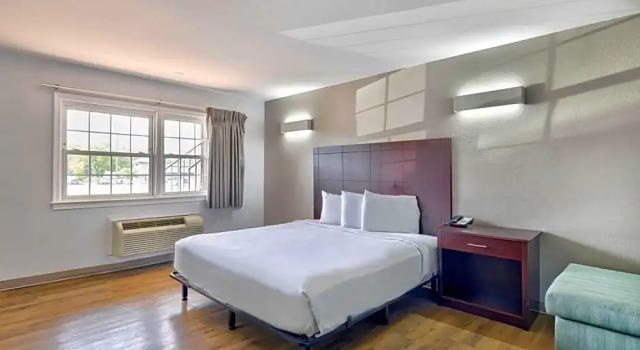 Люкс Deluxe Motel 6 Falls Church, VA - Arlington Boulevard