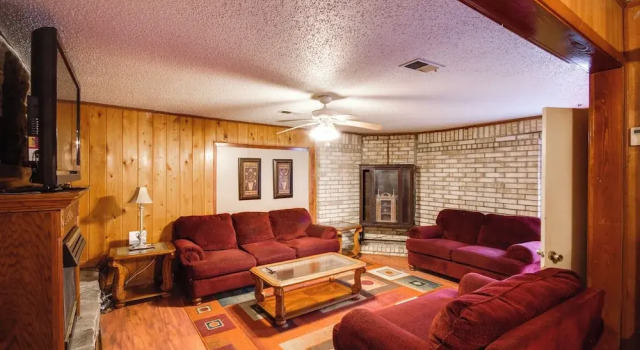 Comfy Hazlehurst Vacation Rental w/ Patio!, 预订 酒店 黑泽尔赫斯特 密西西比州
