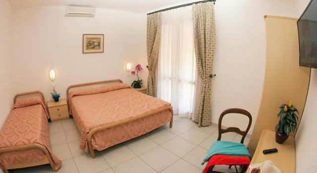 Comfort huone Hotel Lo Scirocco