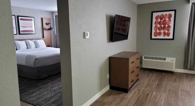 Clarion Hotel & Suites