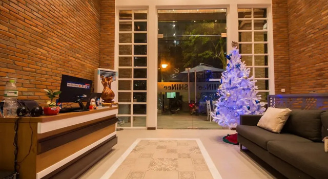 Shinee Hotel, Забронировать Отель Отели Хошимина 3 звезды, рядом с Crescent Mall, 3*
