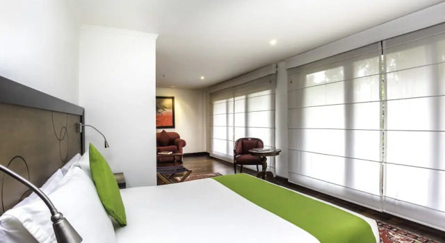 Полулюкс Hotel Emaus Bogotá