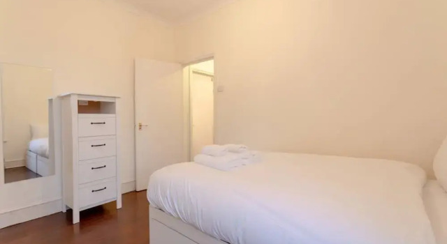 Cozy Charming 3 Bedroom House in Hammersmith