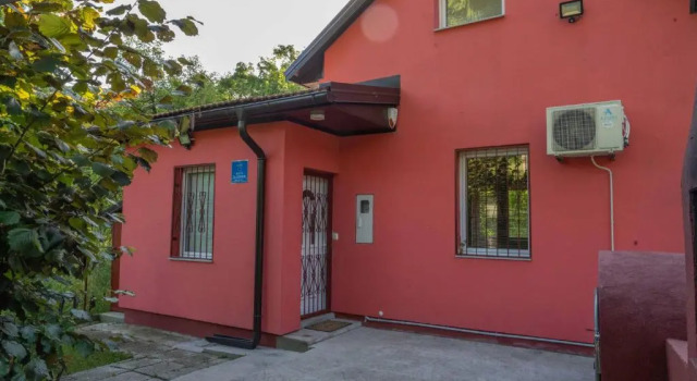 Pyramid Energy House, Забронировать Отель Отели Високо с парковкой, Парковка