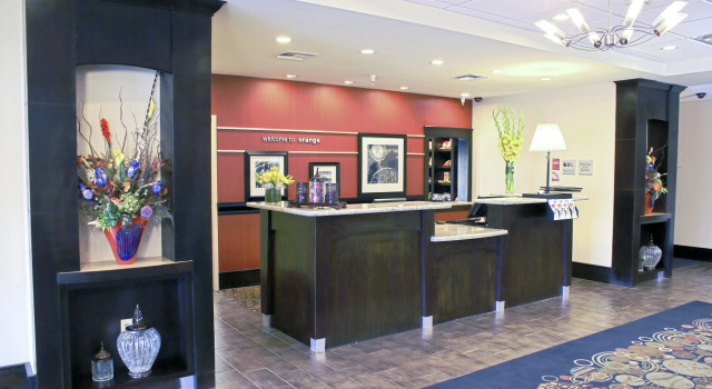 Hampton Inn Orange, Varaa Hotelli Orange Houston