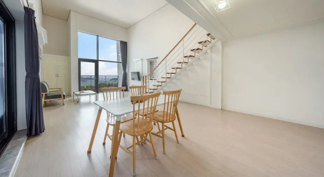 Апартаменты Yeosu Wellstay Pool Villa