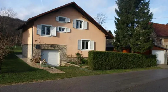 Holiday Home Luxury Lakes, Забронировать Отель Отели Плитвицкие озёр с парковкой, рядом с Национальный парк Плитвицкие озера – Вход 2, Парковка