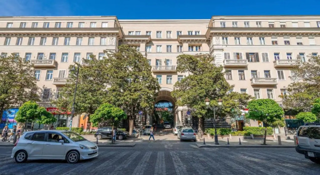 Check Inn Tbilisi, Забронировать Отель Чугурети Тбилиси, рядом с Tеатр имени Марджанишвили