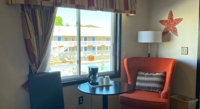Семейный номер Standard с видом на бассейн Cape Sands Inn