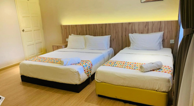 Rompin Beach Resorts, Rezerwuj Hotel Hotele w Kuala Rompin z parkingiem, Parking
