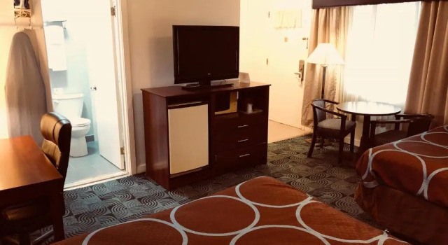 Четырёхместный номер Standard Berkshire Inn