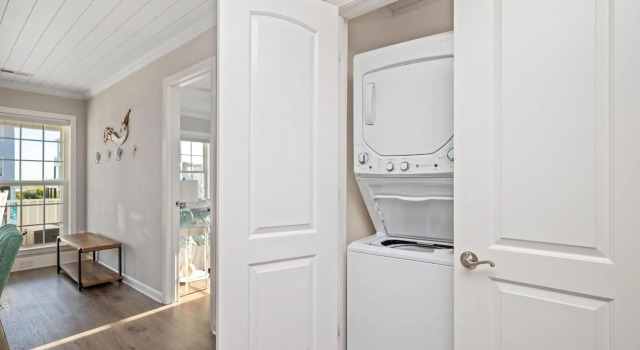 Mermaid Manor by Oak Island Accommodations