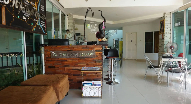 Thatphanom Place, Varaa Hotelli Hotellit North-Eastern Thailand pysäköinnillä, Pysäköinti