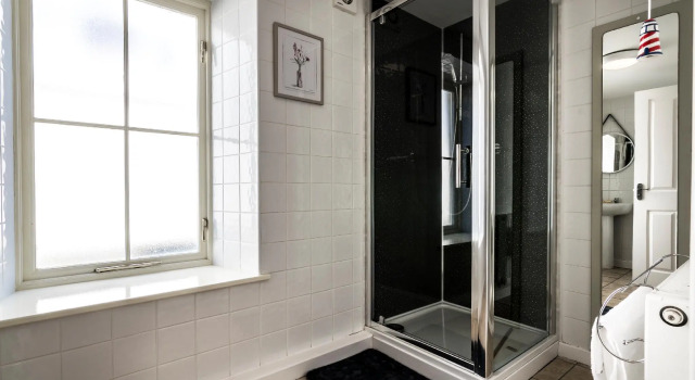 The Sail, Two Bedroom Apartment - Tenby