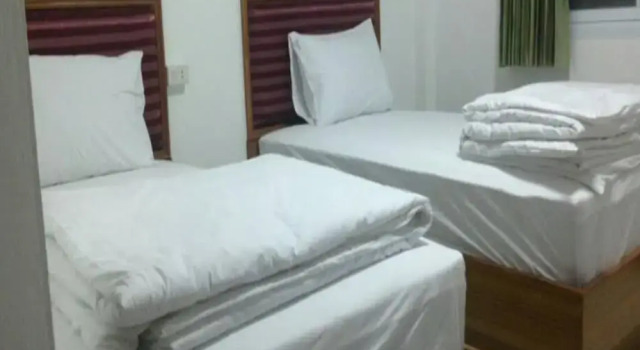 Srisuphan Hotel, Varaa Hotelli Hotellit North-Eastern Thailand pysäköinnillä, Pysäköinti