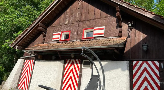 Romantic private superior Swiss Chalet with Hottub