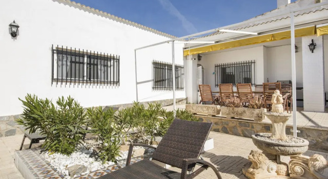 Remarkable 5-bed Villa in Fortuna