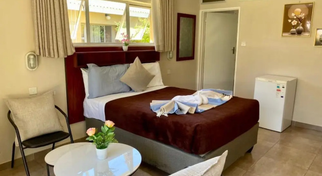 Апартаменты Poolside Executive Suite Near Airport - 2322