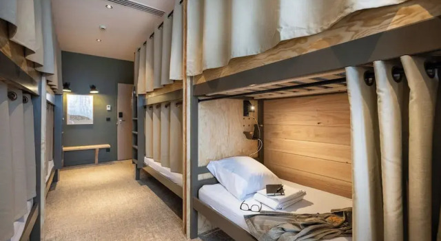 Кровать в общем номере Auberge Le Bout du Parc