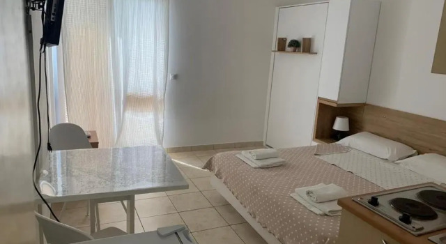 Студия с балконом Apartments Beba Zalad