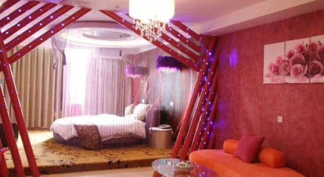 Suite Lanli Lily Hotel (Xindacheng Times Square North Lake Park Store)