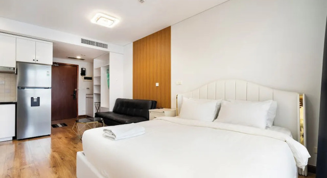 Люкс Deluxe Night Life Lancaster 1br GymBarJapTown