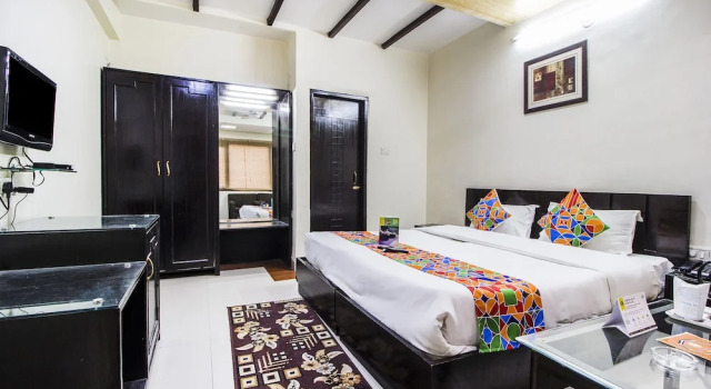 Номер Deluxe FabHotel Mayfair Inn