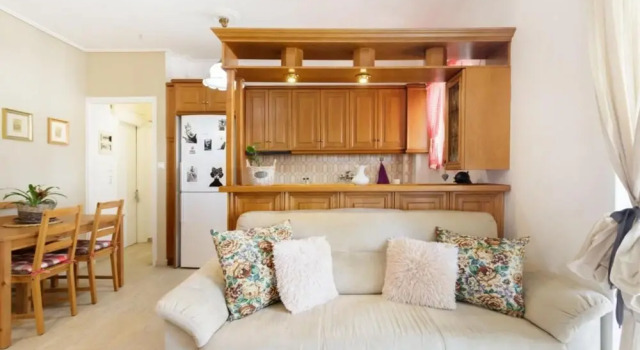 IVY Apartment in the Heart of the City - Dine on the Shaded Balcony in the Heart of the City