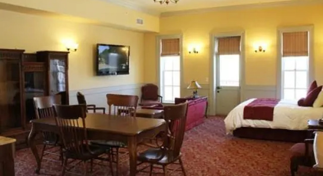 Люкс Windsor Hotel & Restaurant