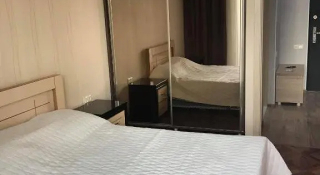 2-Zimmer Wohnung In Einem Wohnhaus, Book Hotel Batumi 