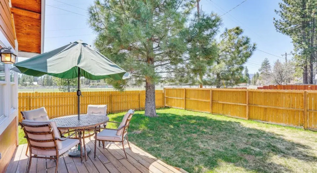 Коттедж < 1 Mi to Lake Almanor: Home w/ Furnished Decks!