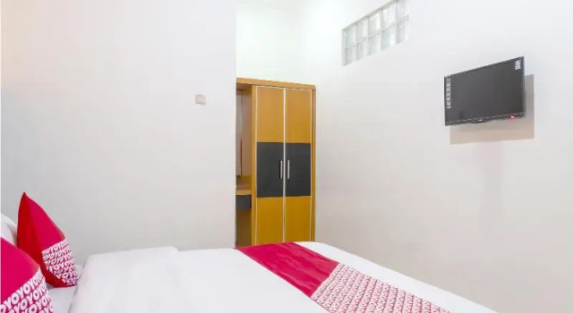 Standard double chambre OYO 617 Sukaraja Residence Syariah