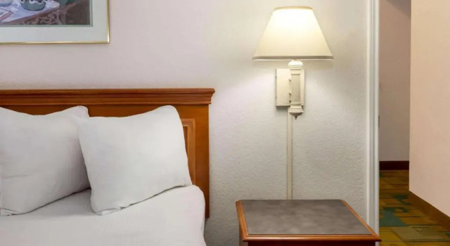 Двухместный номер La Quinta Inn by Wyndham Albuquerque Northeast