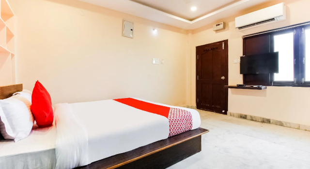 OYO 40305 R Square Inn, Rezerwuj Hotel Hajdarabad 