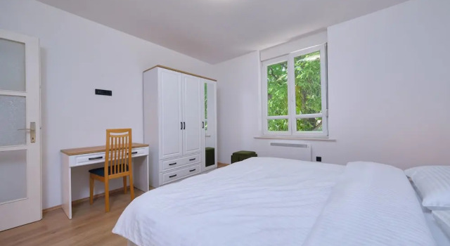Bacci Central 2-Bedroom Apartment by Litto, Prenota Appartamento Splitska 