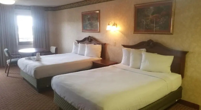 Четырёхместный номер Standard Park Tower Inn