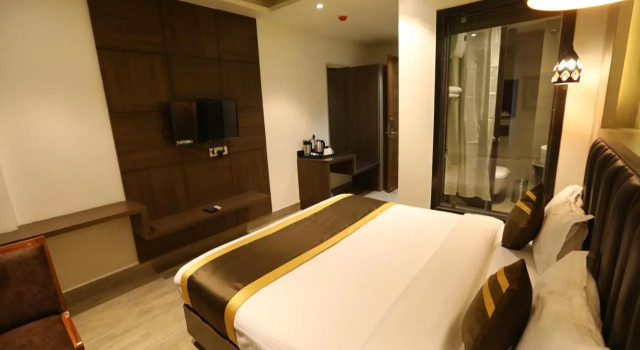 Hotel D SilverLeaf, Забронировать Отель Лакхнау штат Уттар-Прадеш, рядом с Вокзал Лакхнау