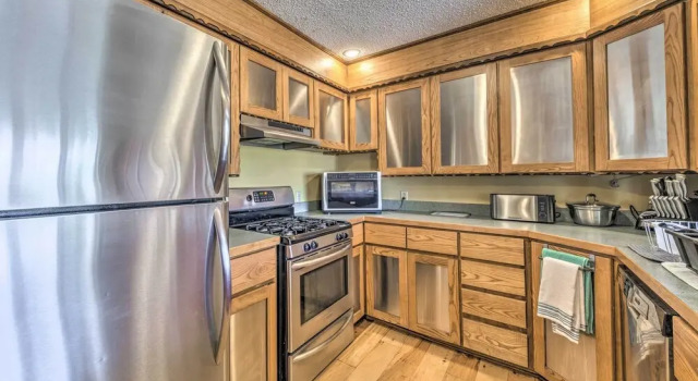 Коттедж Walk to Golf Course: Home w/ Deck in Ruidoso!