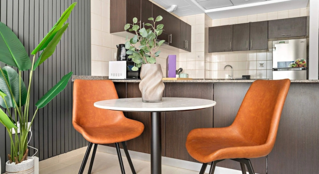 Silkhaus Modern 1BR Dubai Marina Bay Central, Забронировать Апартаменты/квартира Отели Эмирата Дубая с парковкой, рядом с Торговый центр The Beach, Парковка