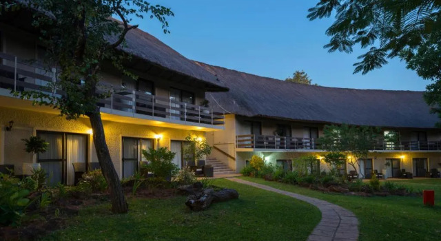 Двухместный номер Standard с видом на реку Azambezi River Lodge