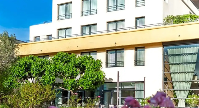 Номер Standard с видом на сад Avignon Grand Hotel