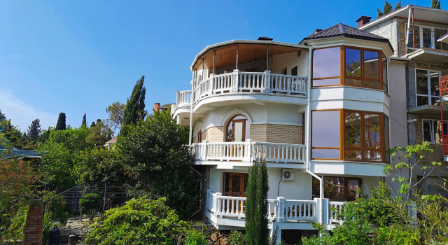 Lavrovy Sad Guest House, Rezervați Pensiune Hoteluri ieftine în Alupka