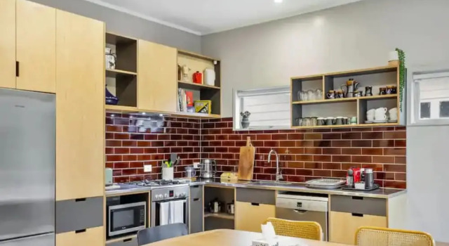Апартаменты Lovely 3-Bedroom Home With Free Parking