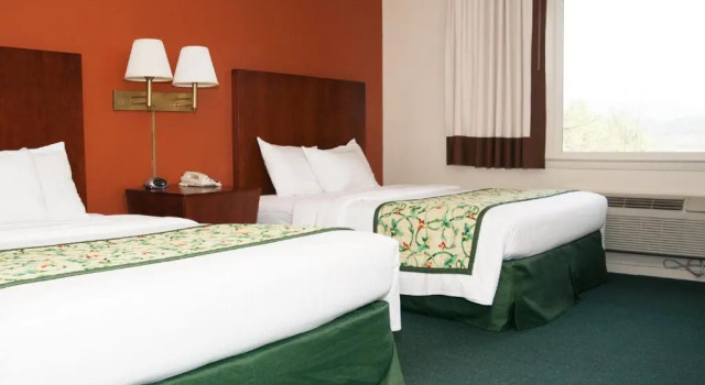 Номер Standard Red Carpet Inn and Suites Plymouth