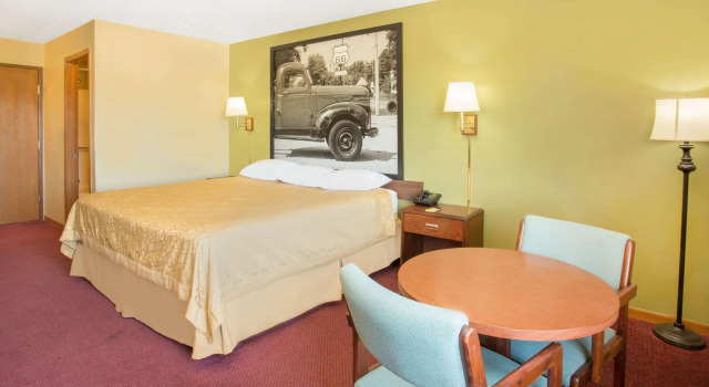 Super 8 Normal/Bloomington, Varaa Mini-hotelli Bloomington Illinois
